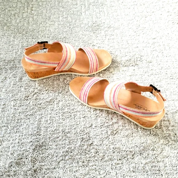 Abella Women's Multicolor Striped Wedge Sandals. Sz 8.5 - Picture 3 of 5